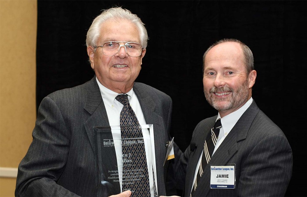 Alex J. Vallas (left) receives Bellwether League Inc.'s Honoree Induction award from Chairman Jamie C. Kowalski