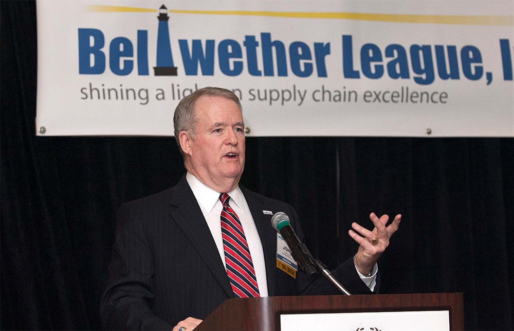 John Gaida shares with the audience one of two new Bellwether League Inc. products being introduced in 2015 – the Dean S. Ammer Performance Award for Supply Chain Excellence – to recognize top-flight supply chain operations.
