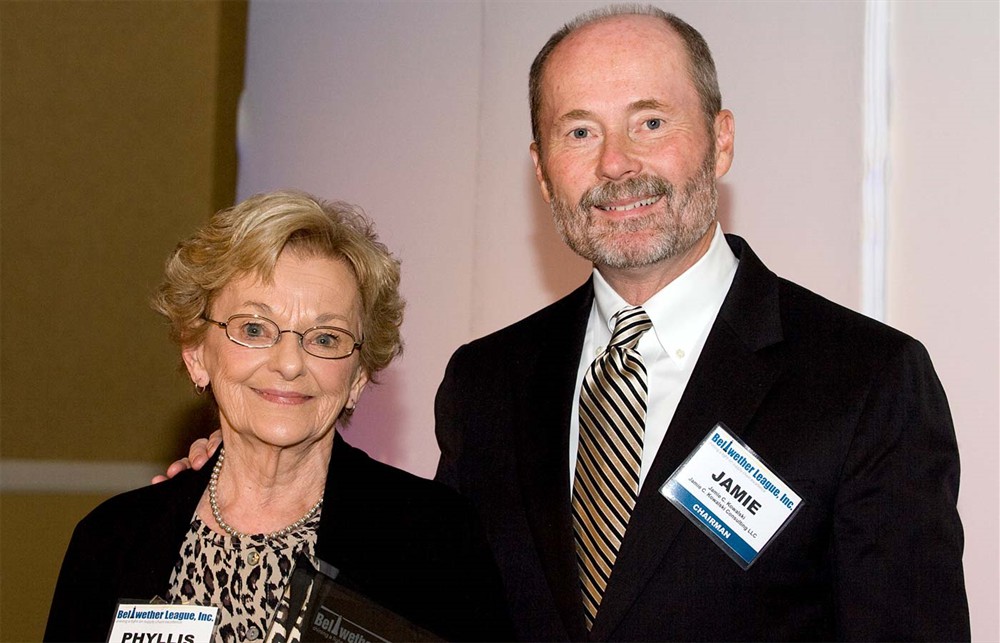 Phyllis Soth accepts the award from Chairman Jamie Kowalski for Bellwether Class of 2010 Inductee Don Soth.