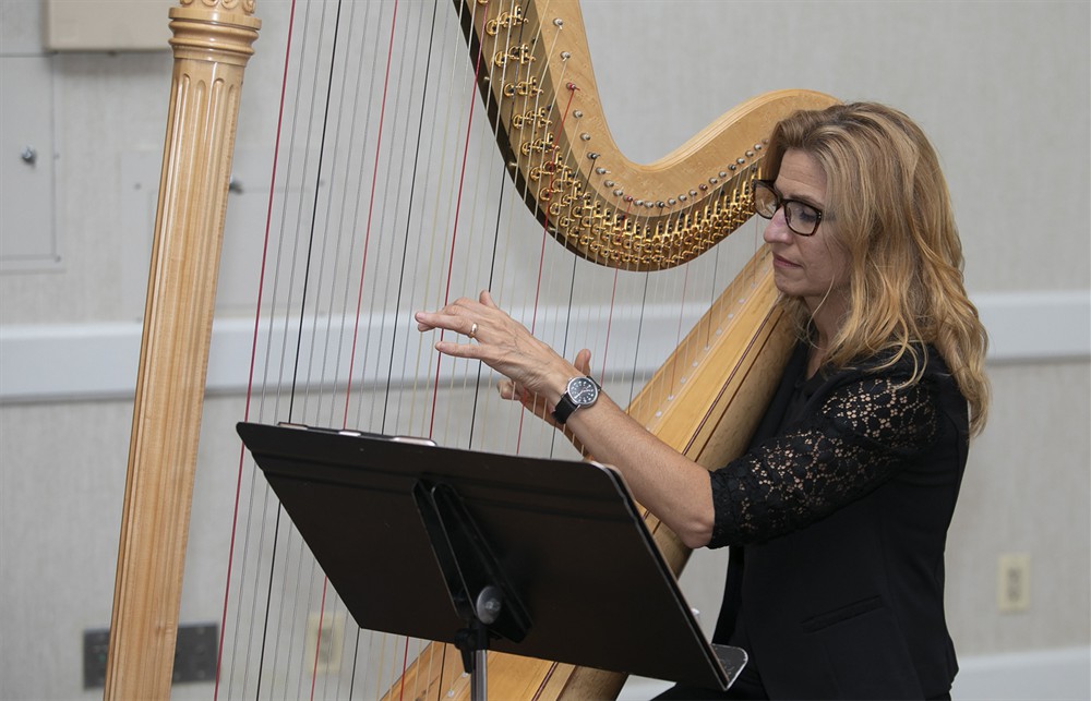 Belle Music Harpist Laura Utley.