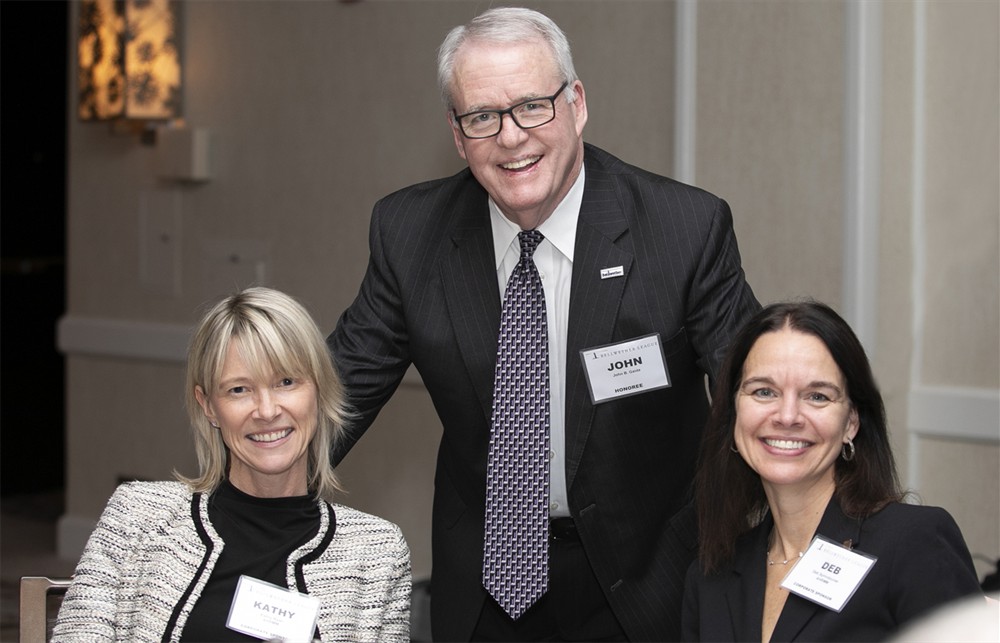 Bellwether League Chairman Emeritus John Gaida (Bellwether Class of 2018) flanked by AHRMM’s Kathy Ryan (left) and AHRMM’s Deb Sprindzunas (right).