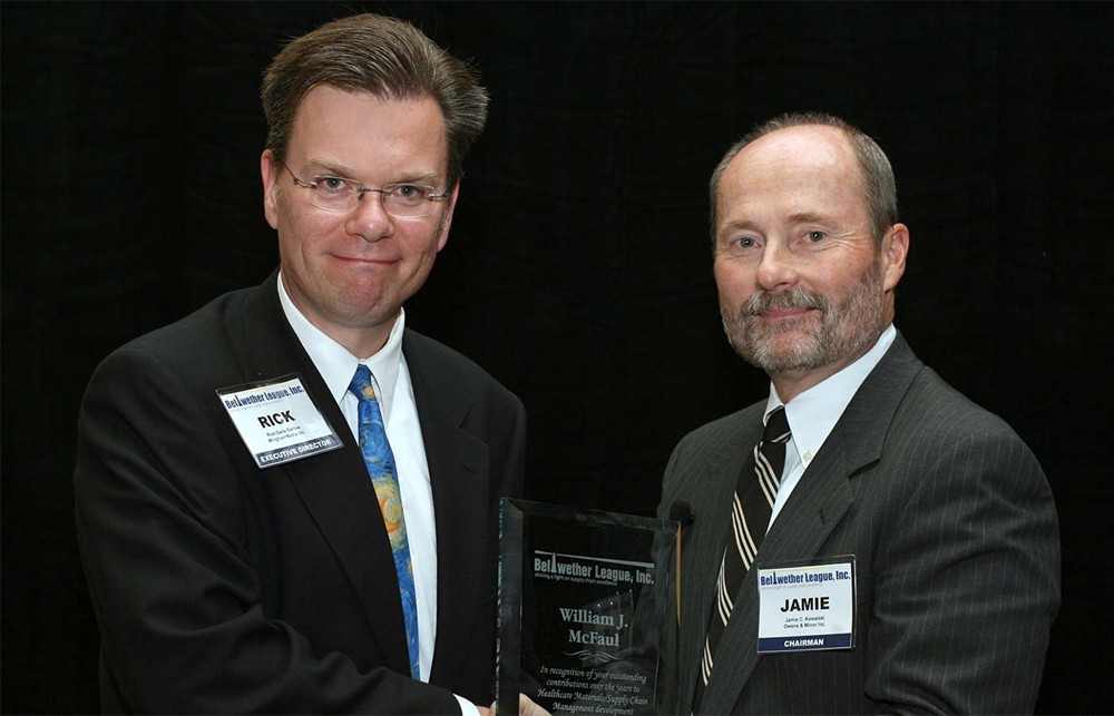 Executive Director Rick Dana Barlow (left), accepts the award for Inductee William McFaul from Chairman Jamie C. Kowalski (right)