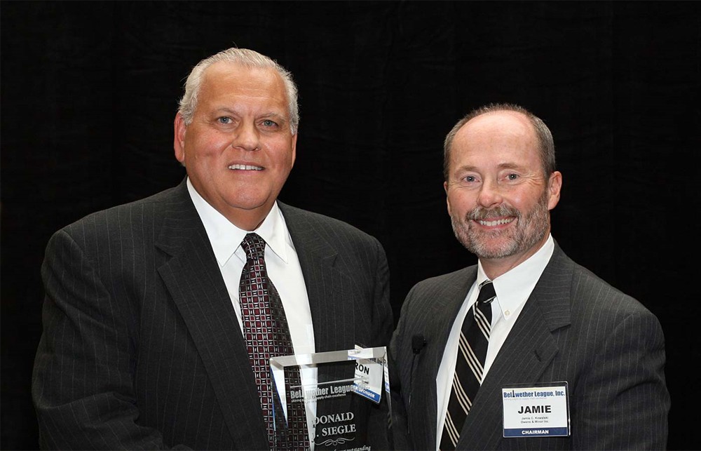 Amerinet Central's Ronald Miller (left) accepts Bellwether League Inc.'s Honoree Induction award on behalf of Donald J. Siegle from Chairman Jamie C. Kowalski