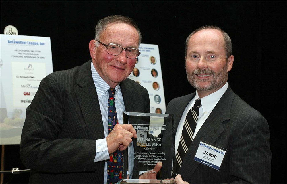 Thomas W. Kelly (left) receives Bellwether League Inc.'s Honoree Induction award from Chairman Jamie C. Kowalski