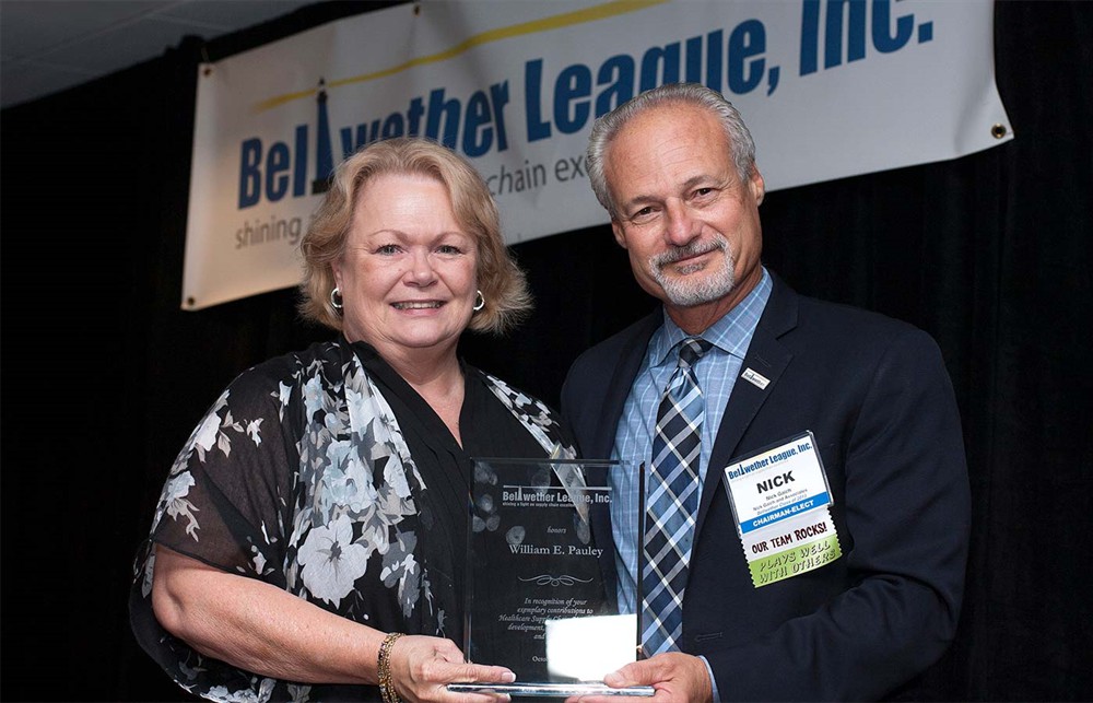 Susan Parham, daughter of Bellwether Class of 2016 Inductee William Pauley, with Bellwether League’s Nick Gaich.