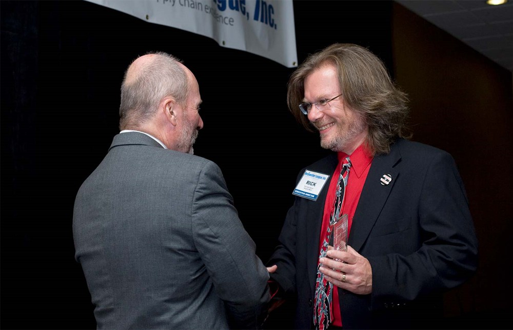 Rick Barlow presents Jamie Kowalski with an award recognizing him as Co-Founder and Founding Chairman (2007-2013).